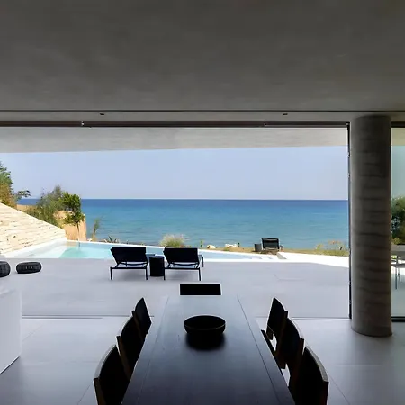 Opsis Villas, A Beachfront & Architectural Retreat فيلة