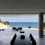 Opsis Villas, A Beachfront & Architectural Retreat ヴィラ