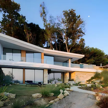 Opsis Villas, A Beachfront & Architectural Retreat